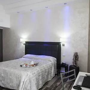 https://napoli-garibaldi-square.hotels-amalfi.com